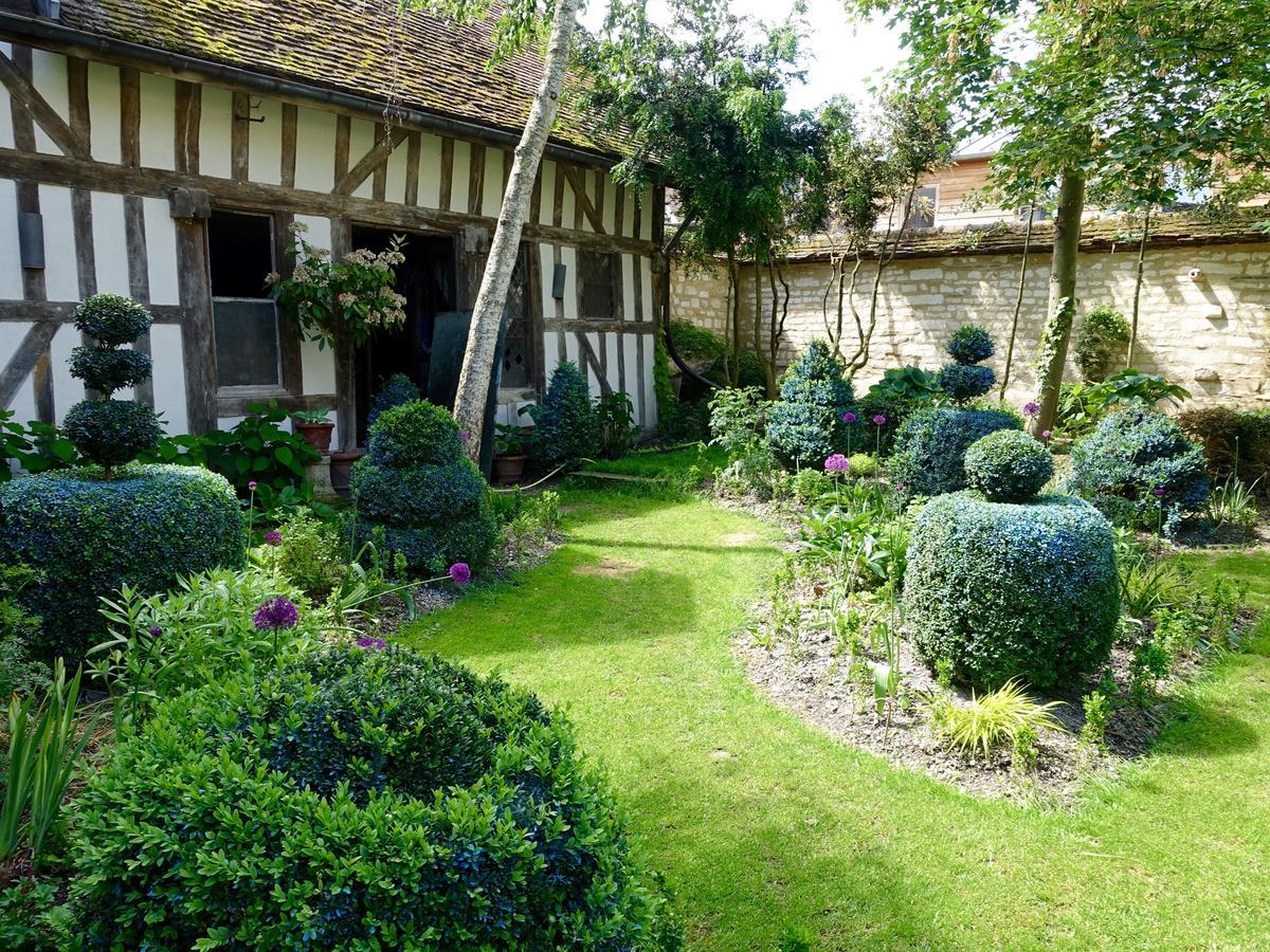 Bed and Breakfast Le Jardin De La Cathedrale Труа Экстерьер фото